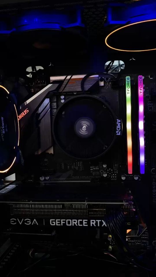 PC gamer armada por Encode con iluminación RGB